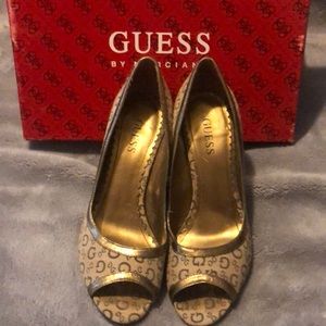 Guess pumps
